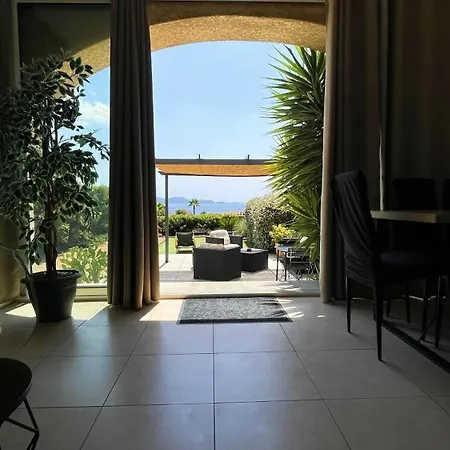 Face A La Superbe Villa, Terrasse, Barbecue, Parking